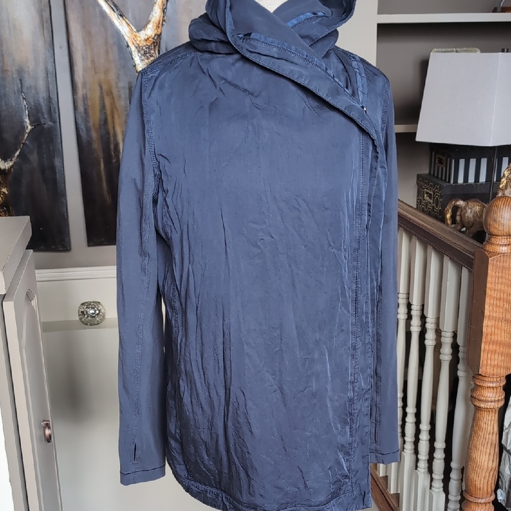 Lululemon Atletica Stylish Navy Hooded Jacket P2P 31.5 L 28.